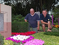 Der Bornheimer Berthold Klumpen, rechts, und Markus Wetterich, Wiesbaden, freuen sich über die gelungene Teilnahme bei der BUGA Koblenz 